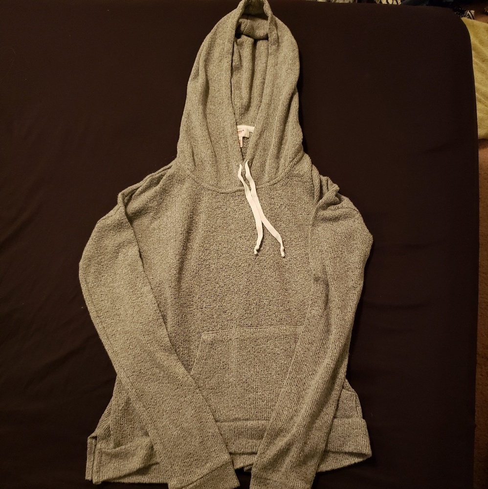 Long-Sleeved Shirt/Sweater